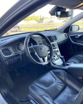 Volvo V60 cena 38900 przebieg: 20000, rok produkcji 2015 z Warszawa małe 211